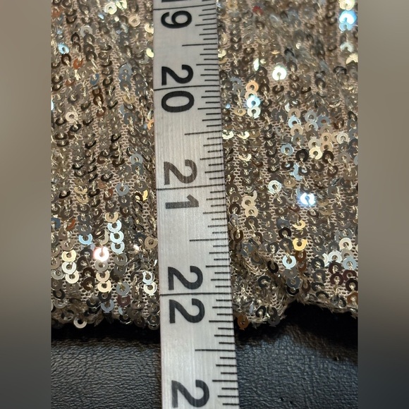 Maurices edgely Sequin Padded Shoulder Top NWT size M - Picture 13 of 13